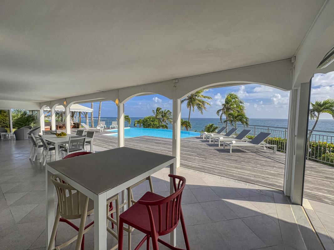 10.Location villa piscine Sainte Anne Guadeloupe_Terrasse vue Mer